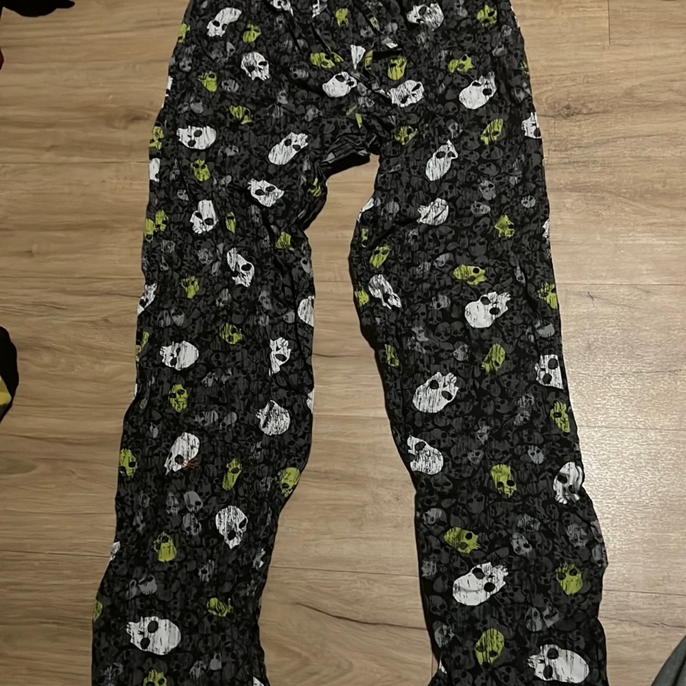 Men’s Spirit Halloween Skull Sleepwear Pajama Pants, Black, White, Green 28/30